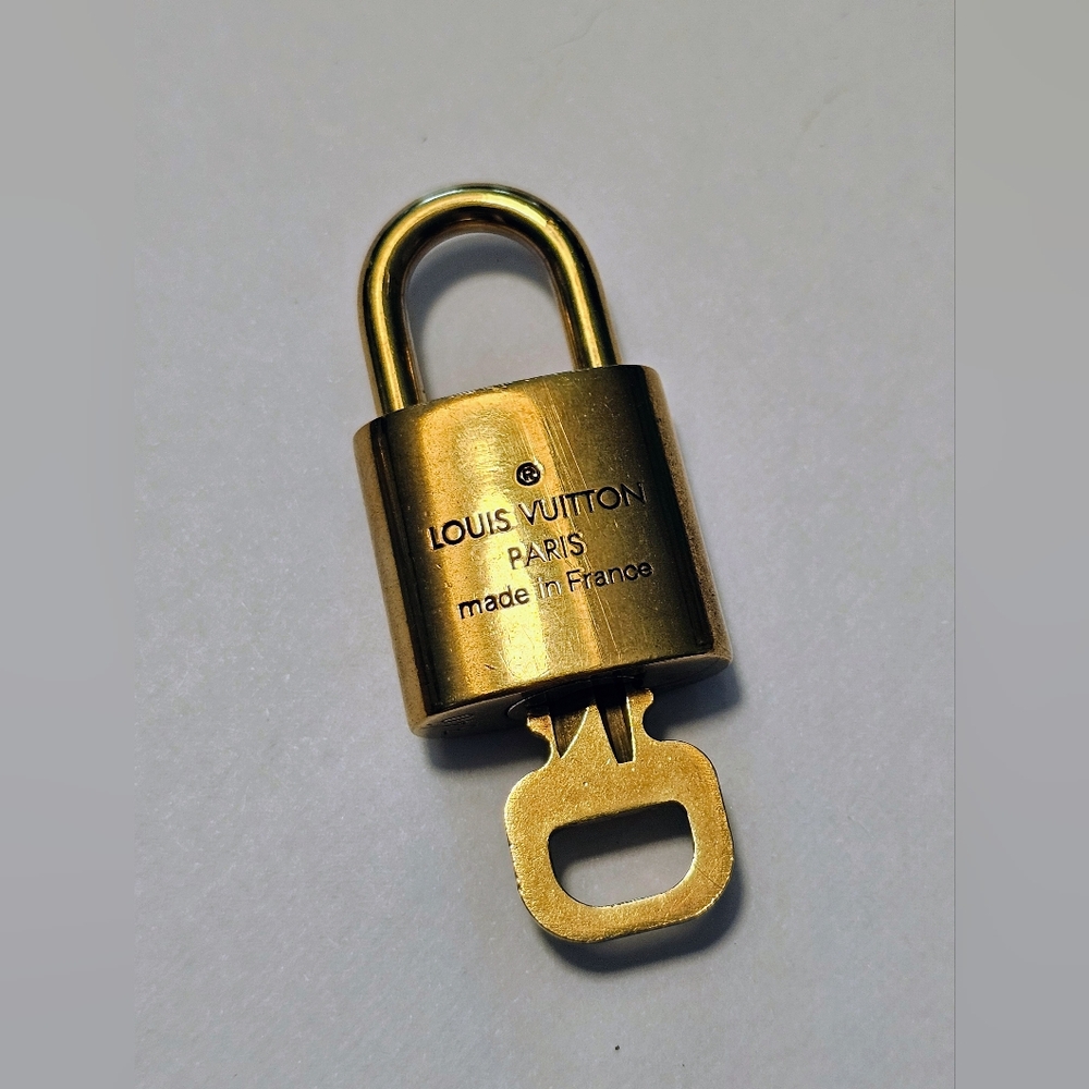 Louis Vuitton Brass Lock #340 EUC! - Picture 3 of 6